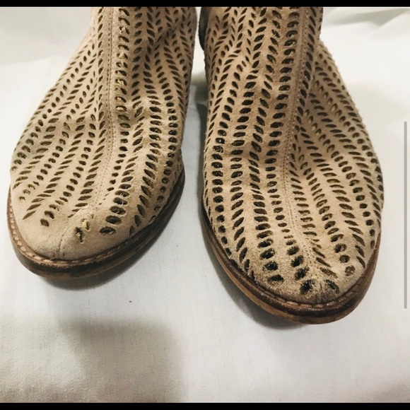 Vince Camuto Perforated suede booties - Picture 4 of 6